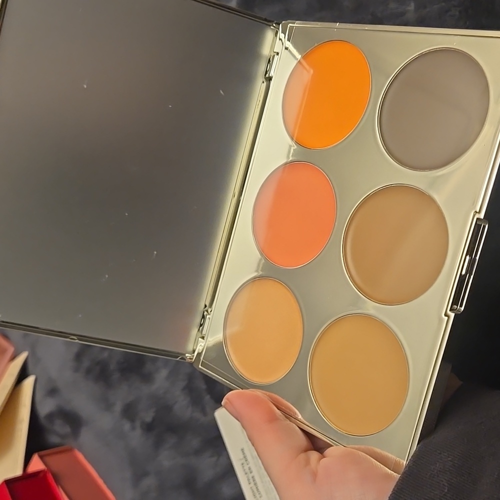 🎁Iconic Multi use cream blush, bronze, and highlight Makeup palette